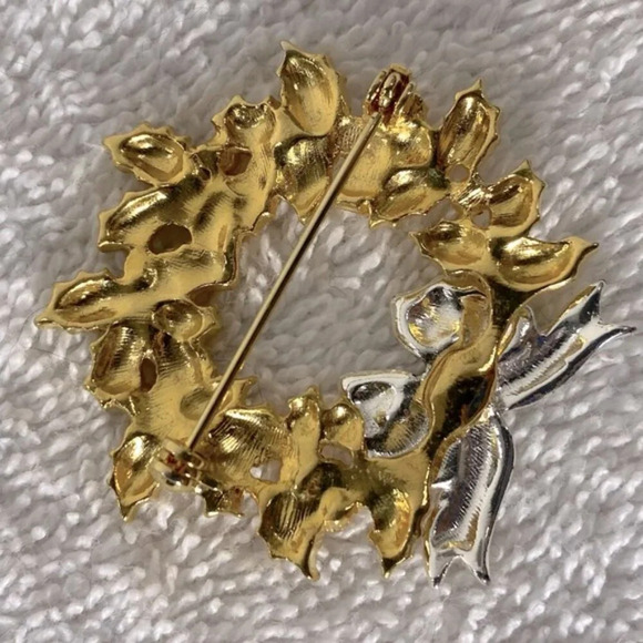 Vintage Gold Silver Tone Wreath With Jewels Pin Brooch - Picture 2 of 8